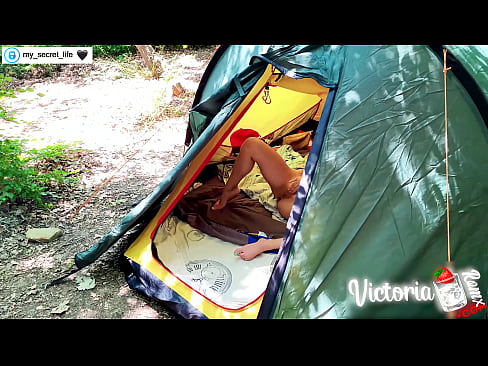 ❤️ Gefilmd op camera Gepassioneerd aftrekken Vreemdeling in een tent ️ Sex video at us ❌❤