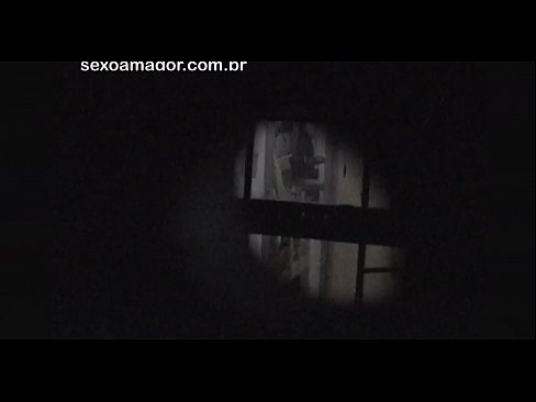❤️ Blondie wordt stiekem gefilmd door een voyeur uit de buurt, verstopt achter holle bakstenen ️ Sex video at us ❌❤